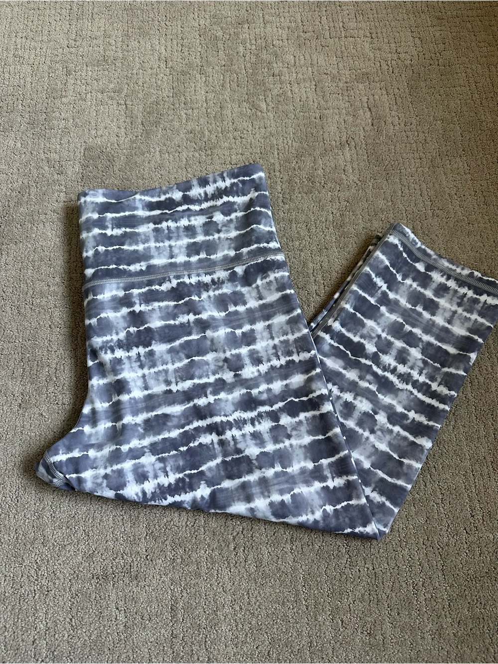 Athleta Elation Print Capri Leggings
